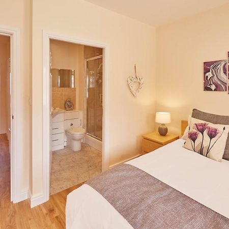 Host & Stay - The Scuttlebutt Townhouse ويتبي المظهر الخارجي الصورة