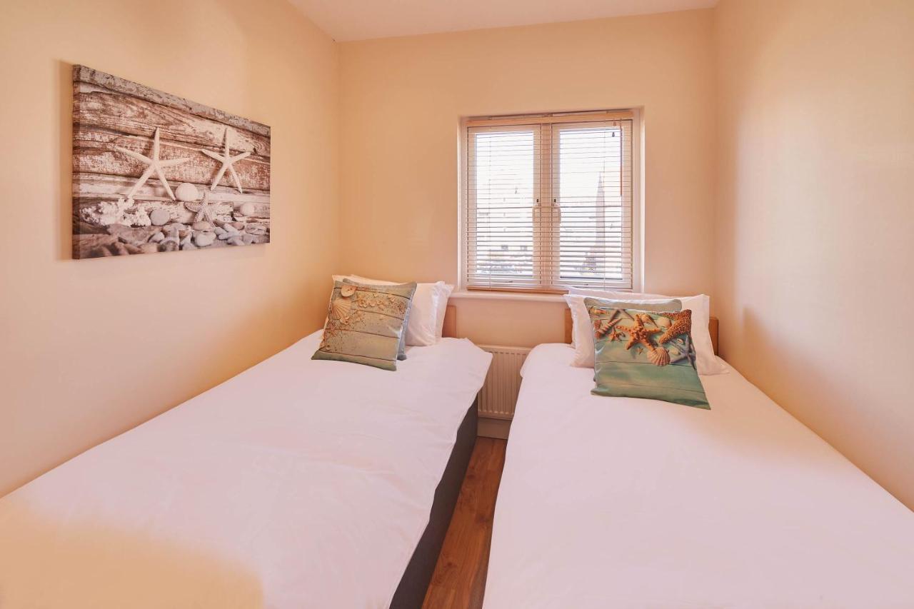 Host & Stay - The Scuttlebutt Townhouse ويتبي المظهر الخارجي الصورة