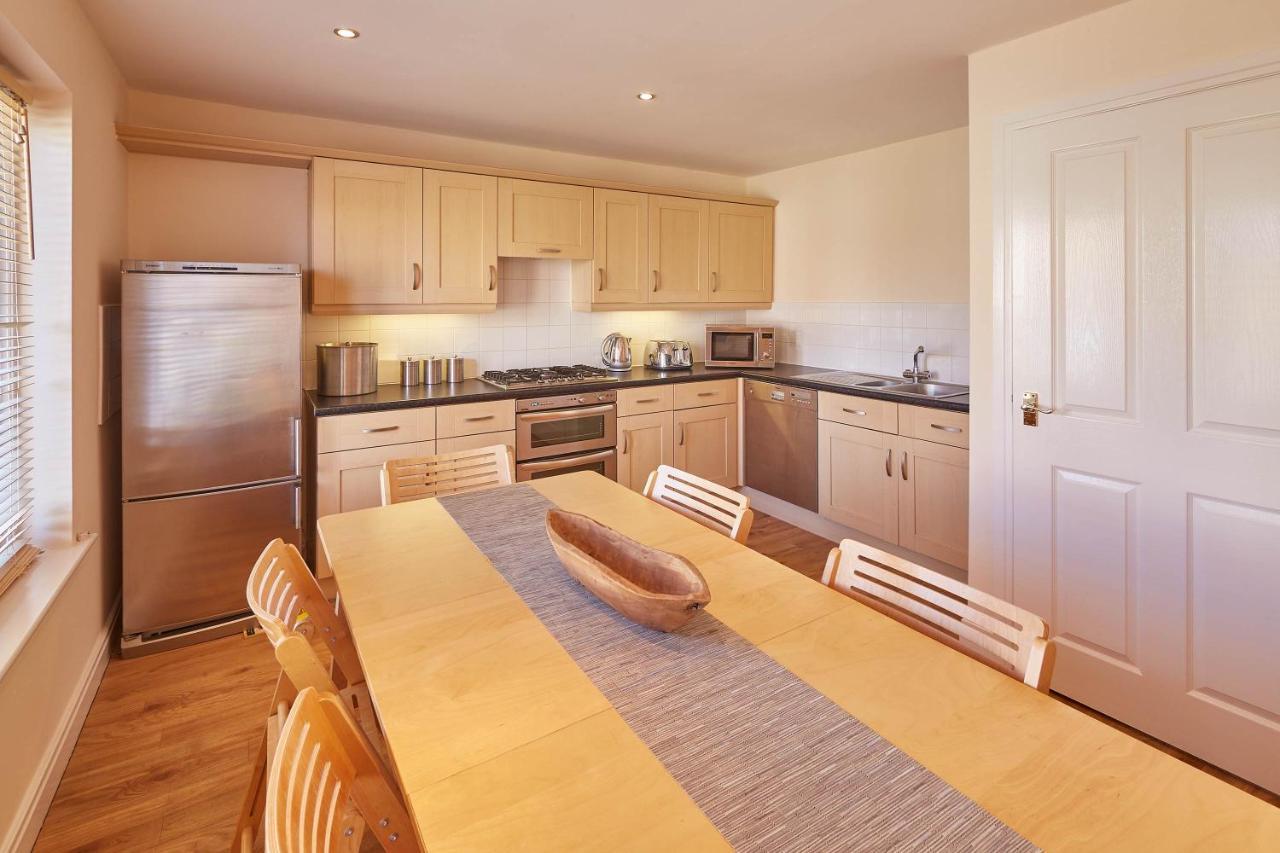 Host & Stay - The Scuttlebutt Townhouse ويتبي المظهر الخارجي الصورة